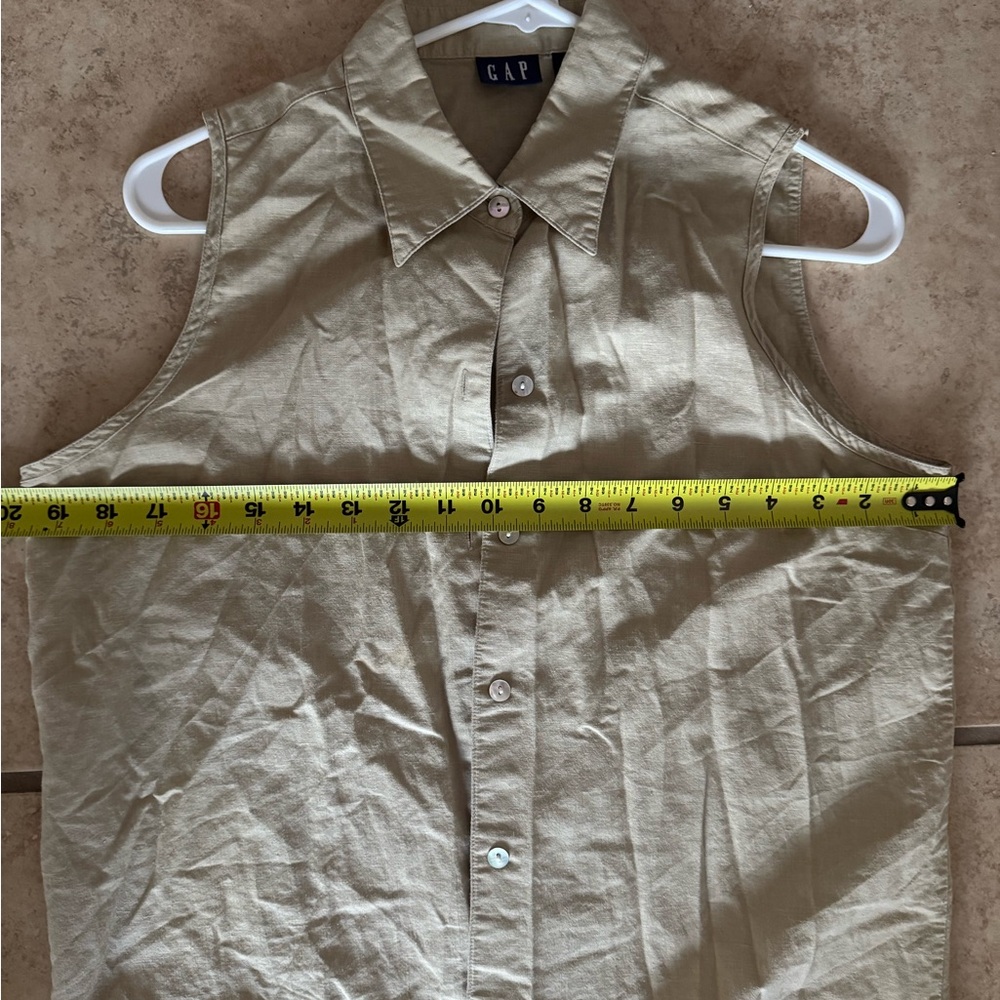 GAP Sleeveless Button-Down Shirt - Picture 5 of 5
